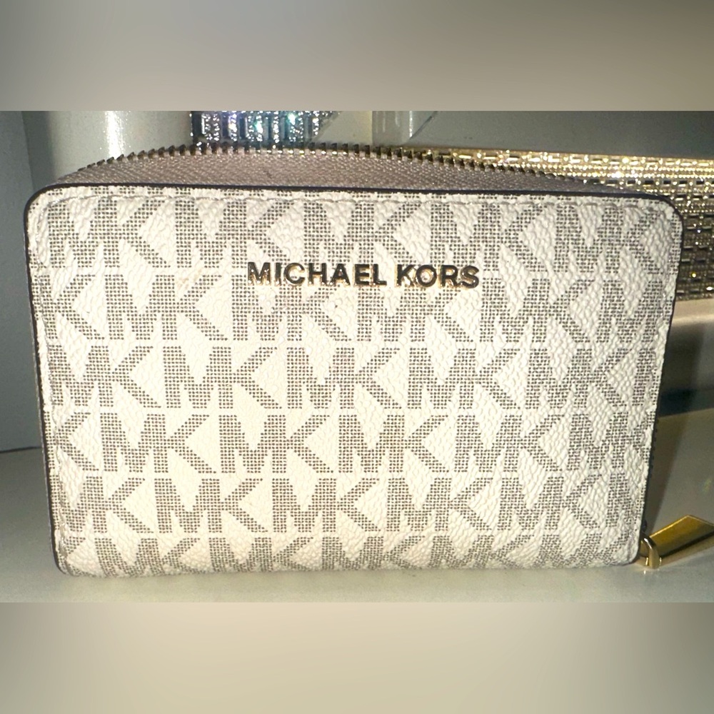Michael Kors Small Logo Wallet